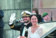 [视频]瑞典王子迎娶平民王妃 上演真实版“灰姑娘”