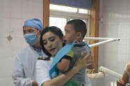 [视频]范冰冰救男童伤者母亲先责难后道歉：谢谢女神