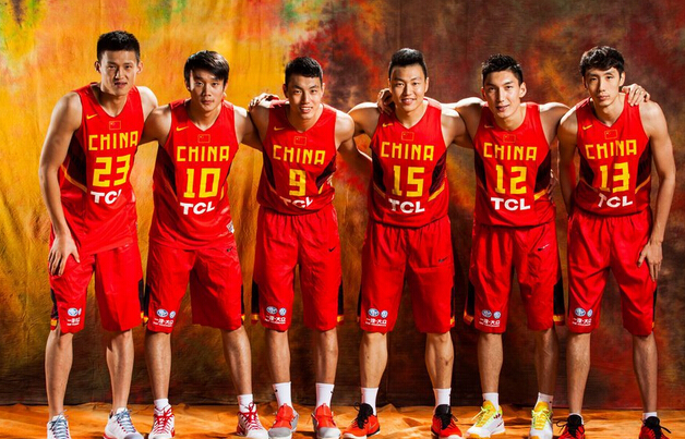 [视频]2015年中国男篮官方写真 易建联霸气领衔