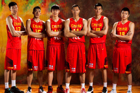 [视频]2015年中国男篮官方写真 易建联霸气领衔