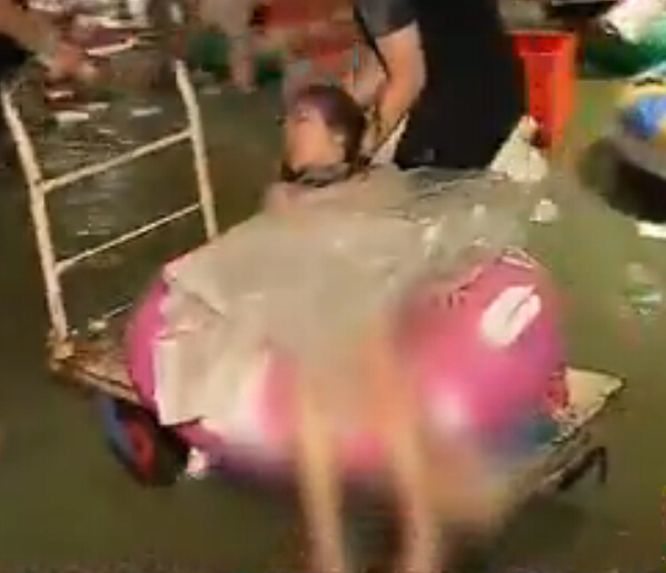 [视频]台湾新北市粉尘爆炸事件 已确认524人受伤 重伤194人