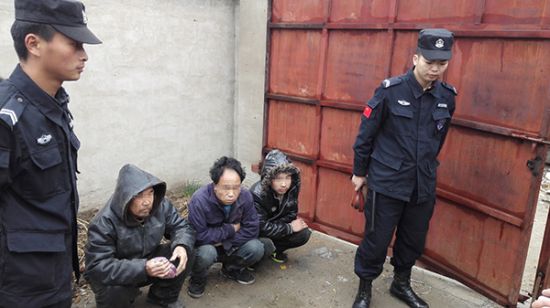 [视频]公安部破获特大假盐案 2万吨工业盐销往7省市