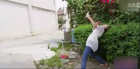 [视频]朋友圈里的自拍内幕大曝光