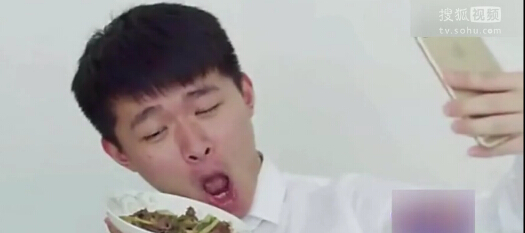 [视频]朋友圈里的自拍内幕大曝光