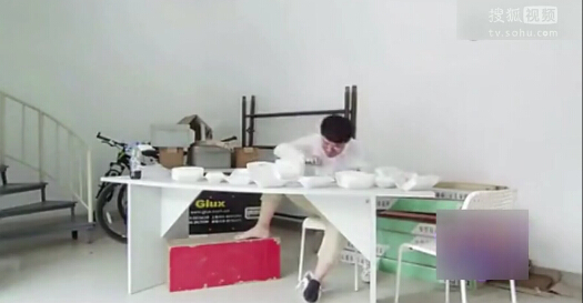 [视频]朋友圈里的自拍内幕大曝光