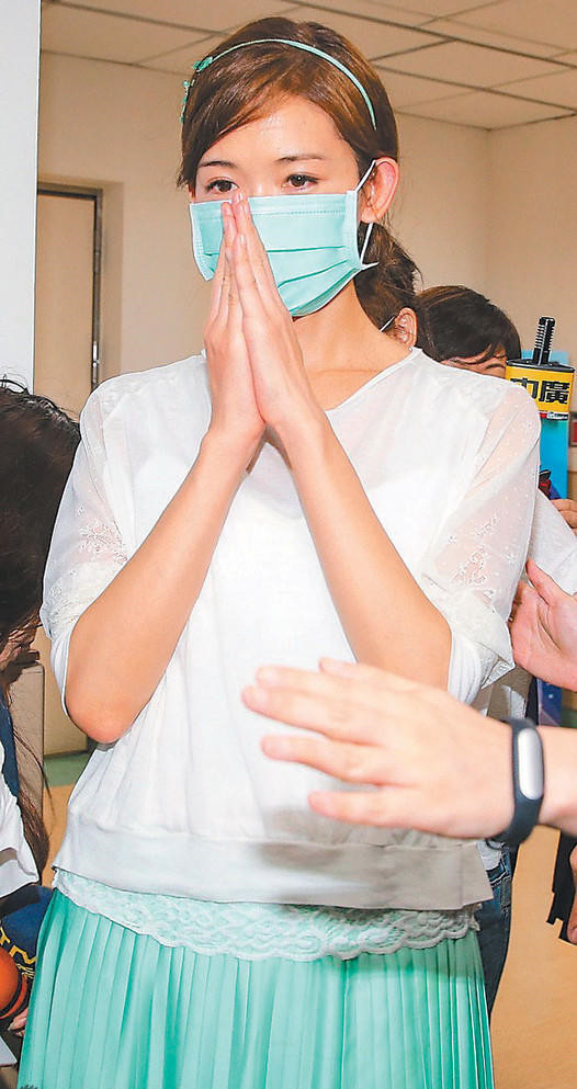 [视频]林志玲亲自探视尘爆病患 哽咽喊话“给她力量”