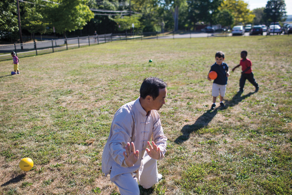 [视频]中国留学生家长在耶鲁大学种菜 使荒地变菜园