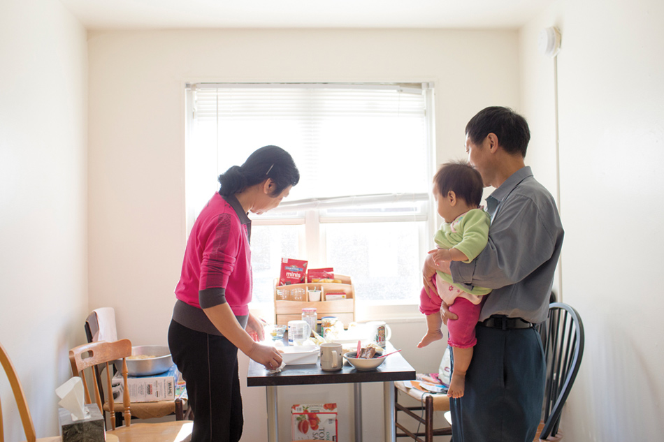 [视频]中国留学生家长在耶鲁大学种菜 使荒地变菜园