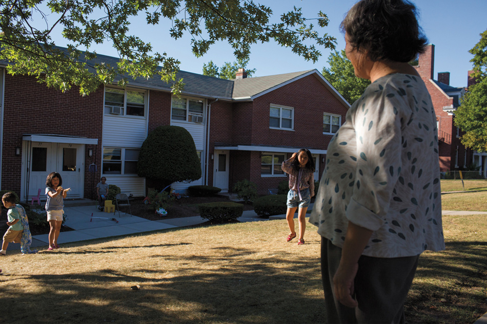 [视频]中国留学生家长在耶鲁大学种菜 使荒地变菜园