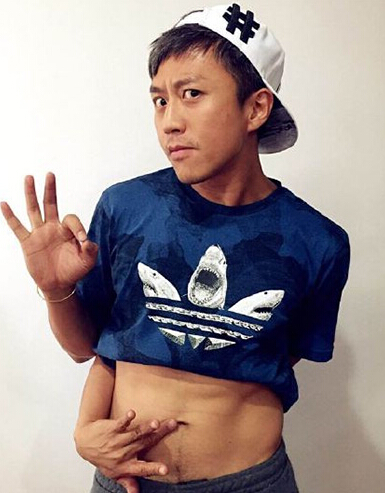 孙俪得瑟示范奇技反手摸脸 网友惊呼：太厉害!