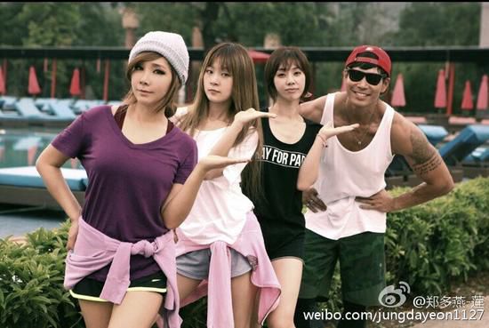 [视频]49岁郑多燕晒照回击发福 称一直好“福气”