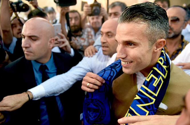 [视频]范佩西飞抵土耳其签约在即:迫不及待想见球迷