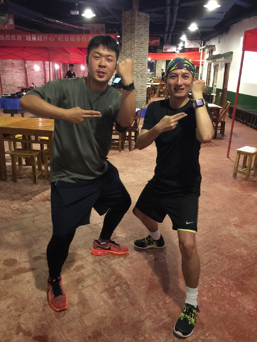 [视频]坚持就是胜利！杜海涛夜跑2个月瘦身明显