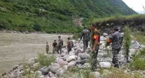 [视频]重庆自驾车疑坠落大渡河 车上5人全失踪