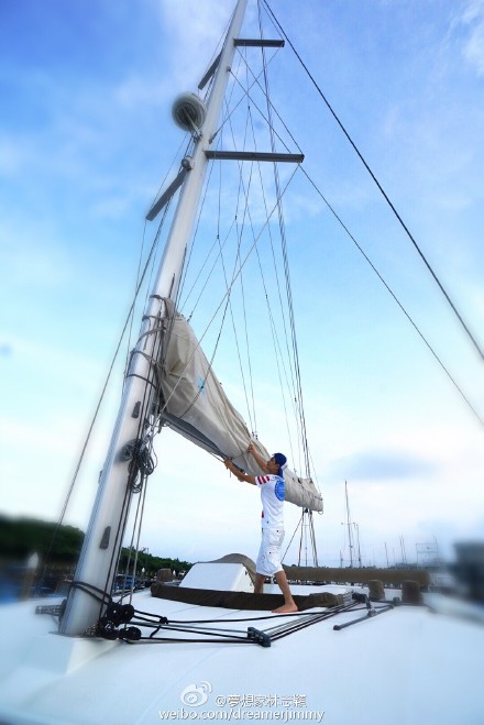 [视频]林志颖带儿子开游艇 Kimi亲自掌舵显霸气