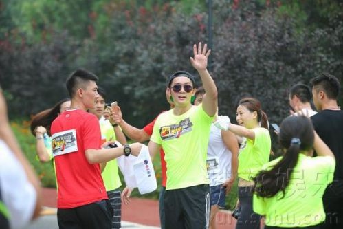 [视频]李晨参加搜狐跑步风尚第二季 笑称要跑100公里