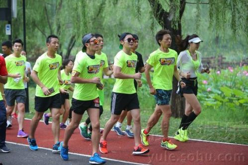 [视频]李晨参加搜狐跑步风尚第二季 笑称要跑100公里