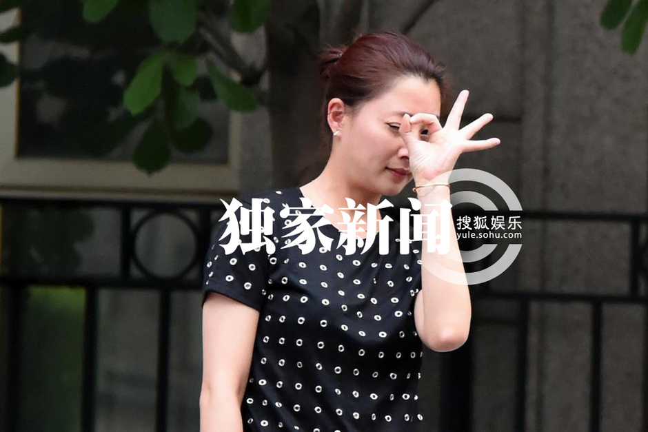 [视频]殷桃逛街发现拍摄大喊：把我拍漂亮点