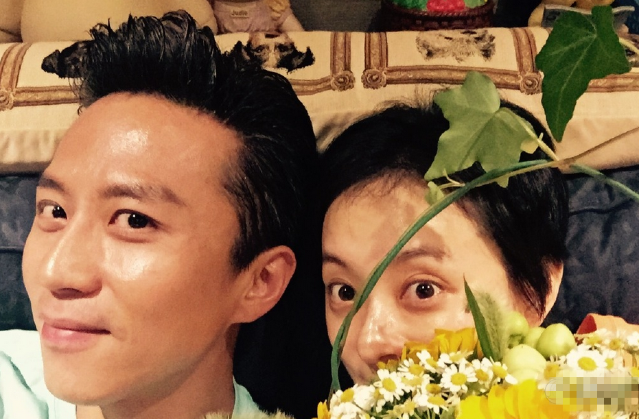 [视频]孙俪平常日子送老公鲜花 邓超：感动到了