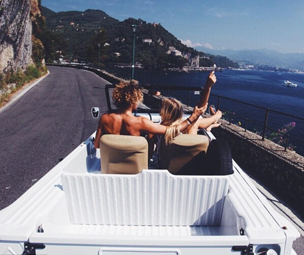 [视频]美国情侣环游世界 录童话般视频花式秀恩爱