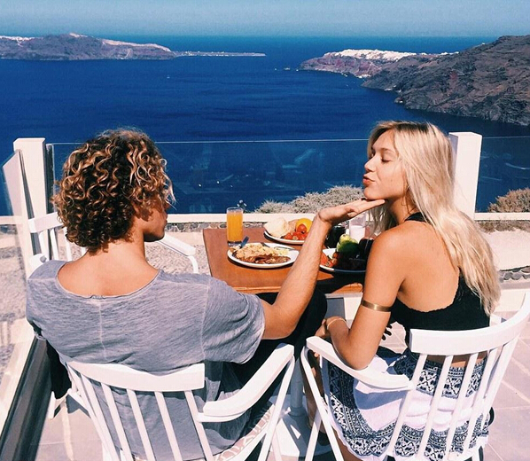 [视频]美国情侣环游世界 录童话般视频花式秀恩爱