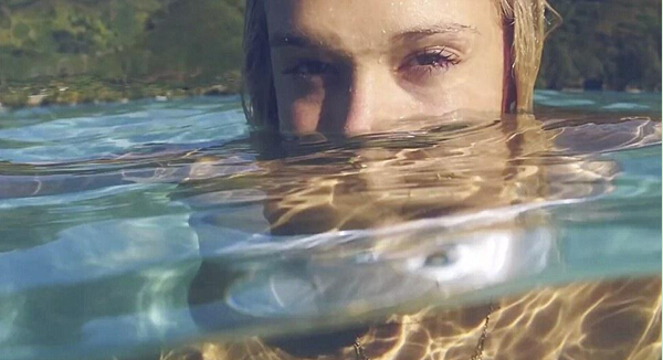 [视频]美国情侣环游世界 录童话般视频花式秀恩爱