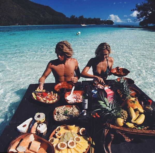 [视频]美国情侣环游世界 录童话般视频花式秀恩爱