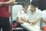 [视频]沈阳情侣地铁内大尺度热吻 引网友吐槽不满