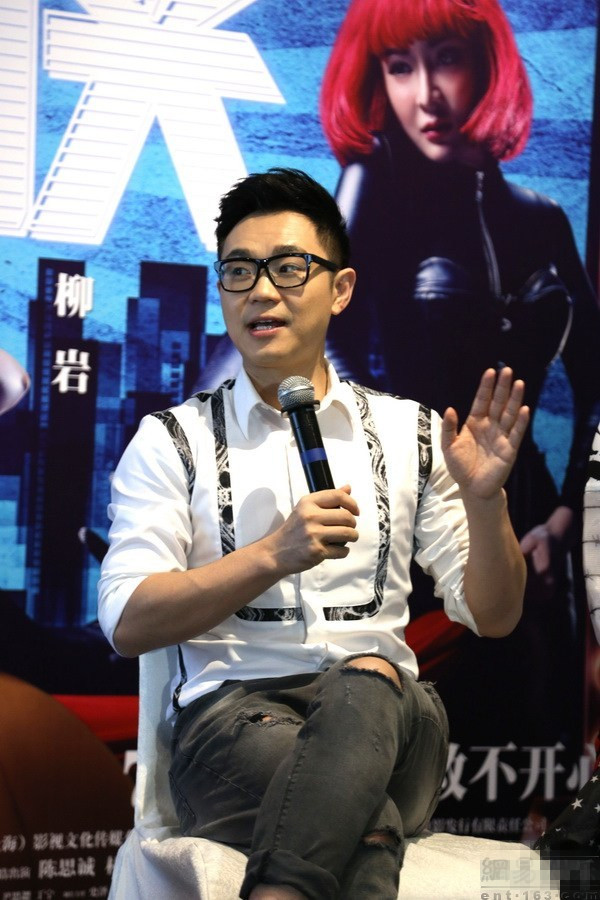 [视频]大鹏直面回应质疑声 自曝柳岩是幻想类型 