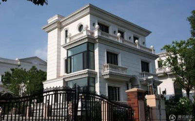 [视频]李连杰斥资上亿豪宅仍空置 后院成园丁菜园子