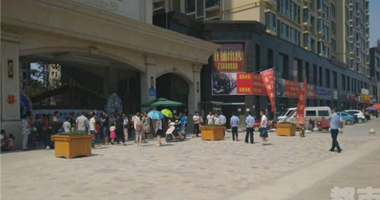 [视频]19岁少女离奇坠亡 生前曾是当地原局长情人