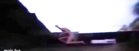 [视频]墨西哥惊现疑似外星人 全身赤裸呈粉红色