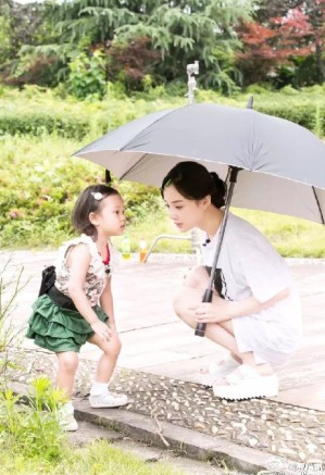 [视频]贾乃亮谈高调秀恩爱 能警戒自己不犯错