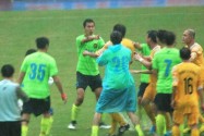 [视频]香港明星足球队广西友谊赛爆发群殴 谭咏麟黄日华在列
