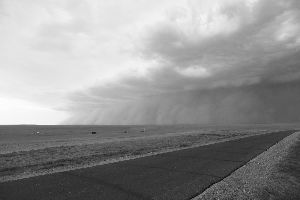 [视频]实拍强沙尘暴袭击内蒙古 百米沙墙遮天蔽日