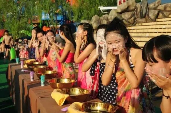 [视频]实拍杭州万人相亲大会 女生当场洗脸测胸围