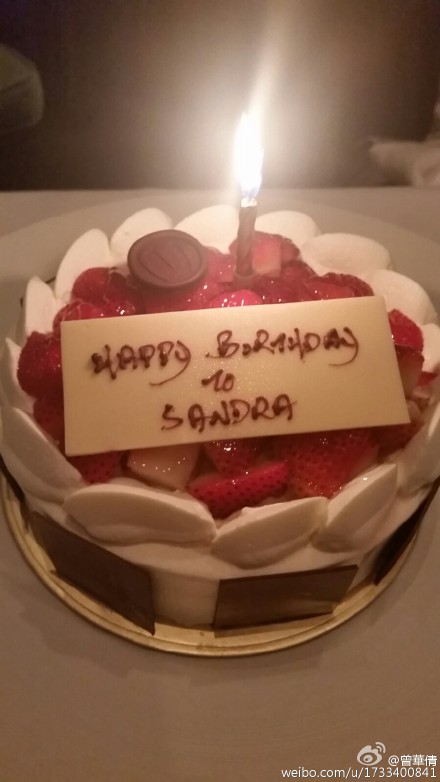 [视频]吴君如庆50岁生日 与陈可辛蛋糕前热吻