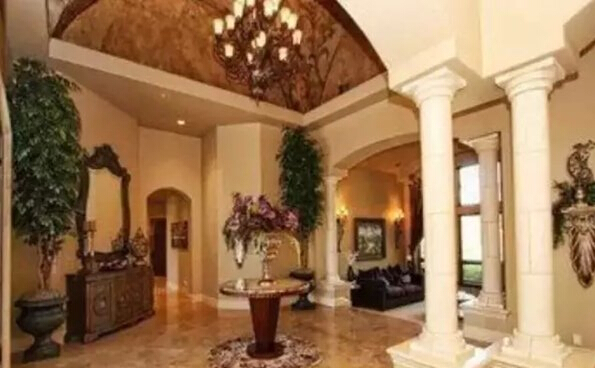 [视频]令完成美国250万豪宅奢华内景曝光 设6个洗手间