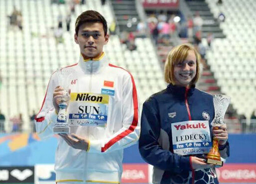 [视频]1500米自由泳孙杨身体不适退赛 解说哽咽喊心疼