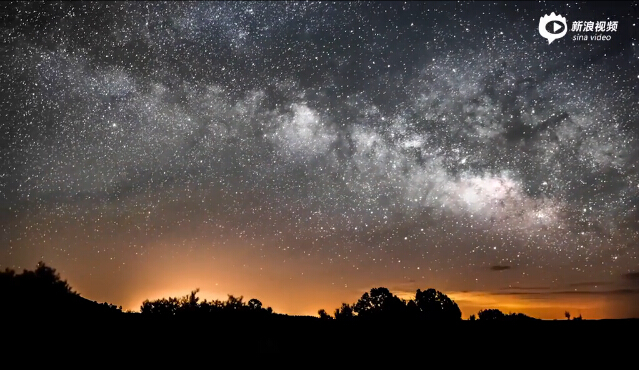 [视频]7万张龙卷风闪电等照片合成大片 画面绝美震撼