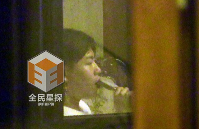 [视频]胡彦斌郑爽恋情坐实 亲密互动相拥依偎