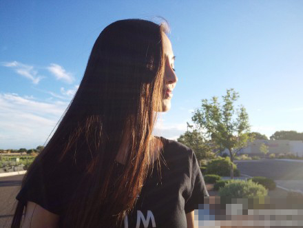 [视频]angelababy晒穿篮球衣自拍照 被网友质疑已怀孕