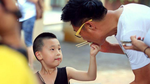 [视频]《爸爸3》萌娃太有爱 如何复制？