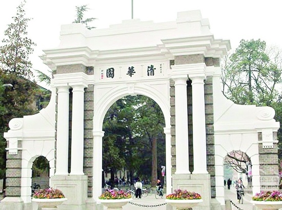 [视频]武汉高校校门撞脸清华园 校方:没想到一模一样