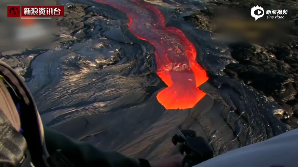 [视频]航拍美国火山喷发壮观景象 岩浆喷涌吞噬森林