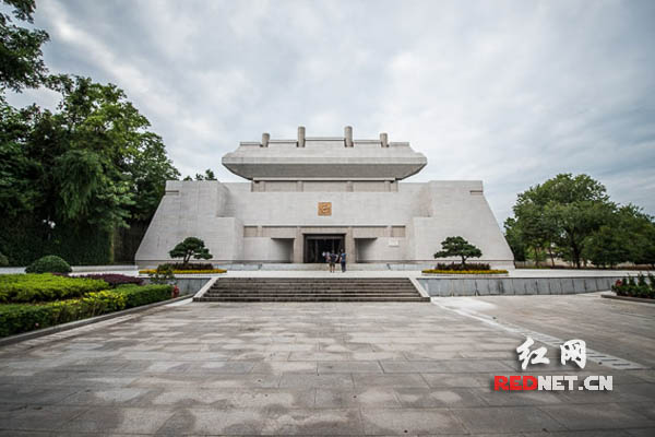 中国人民抗日战争胜利受降纪念馆永久收藏展出《最后的胜利》雕塑