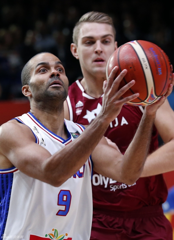 欧锦赛第9日五佳球 字母哥钉板大帽加索尔