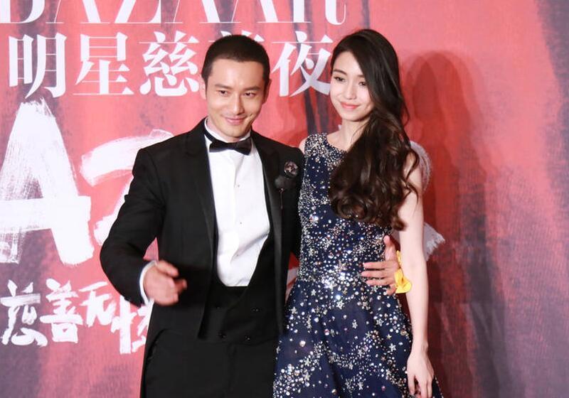 [视频]黄晓明Baby合体恩爱现身 教主贴心为女友理裙摆