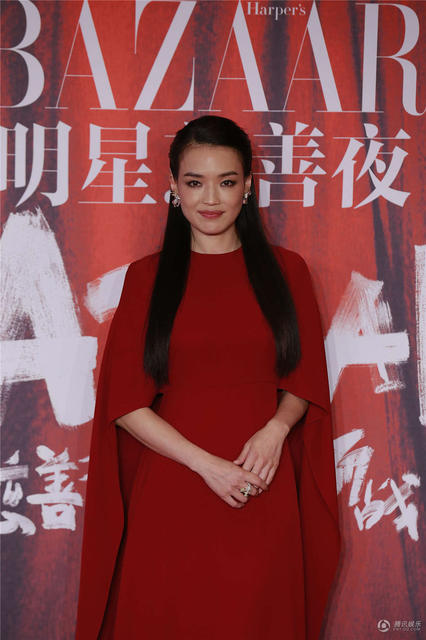 [视频]黄晓明Baby合体恩爱现身 教主贴心为女友理裙摆