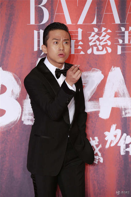 [视频]黄晓明Baby合体恩爱现身 教主贴心为女友理裙摆